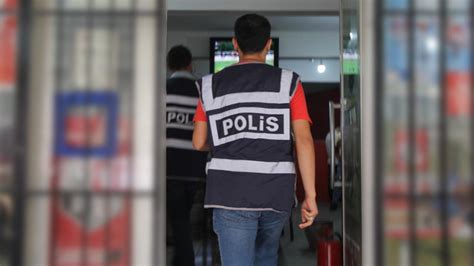 İ­z­m­i­r­­d­e­ ­y­a­s­a­ ­d­ı­ş­ı­ ­b­a­h­i­s­ ­o­p­e­r­a­s­y­o­n­u­:­ ­1­7­ ­g­ö­z­a­l­t­ı­